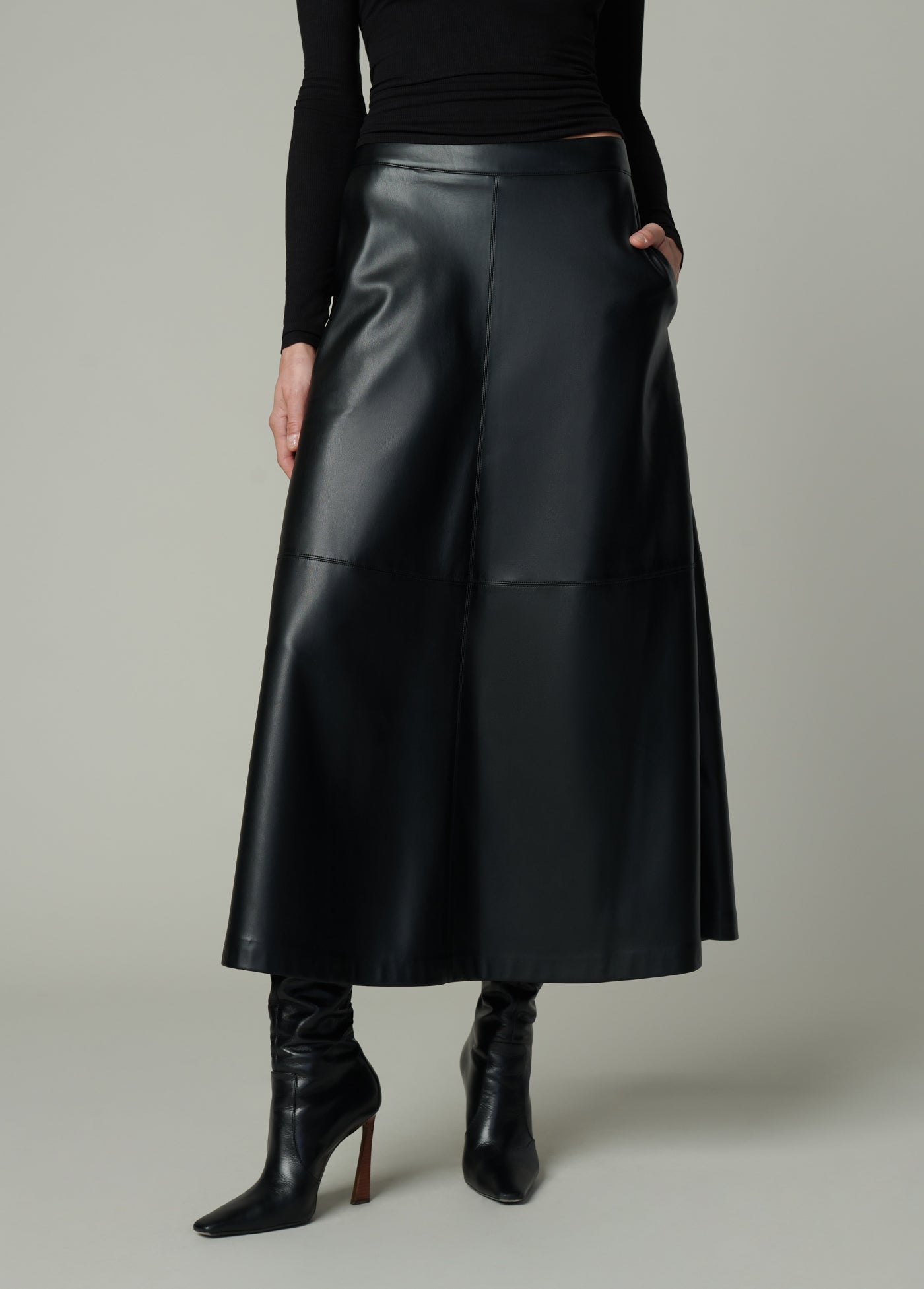 THE TAVI VEGAN LEATHER SKIRT - Image 3