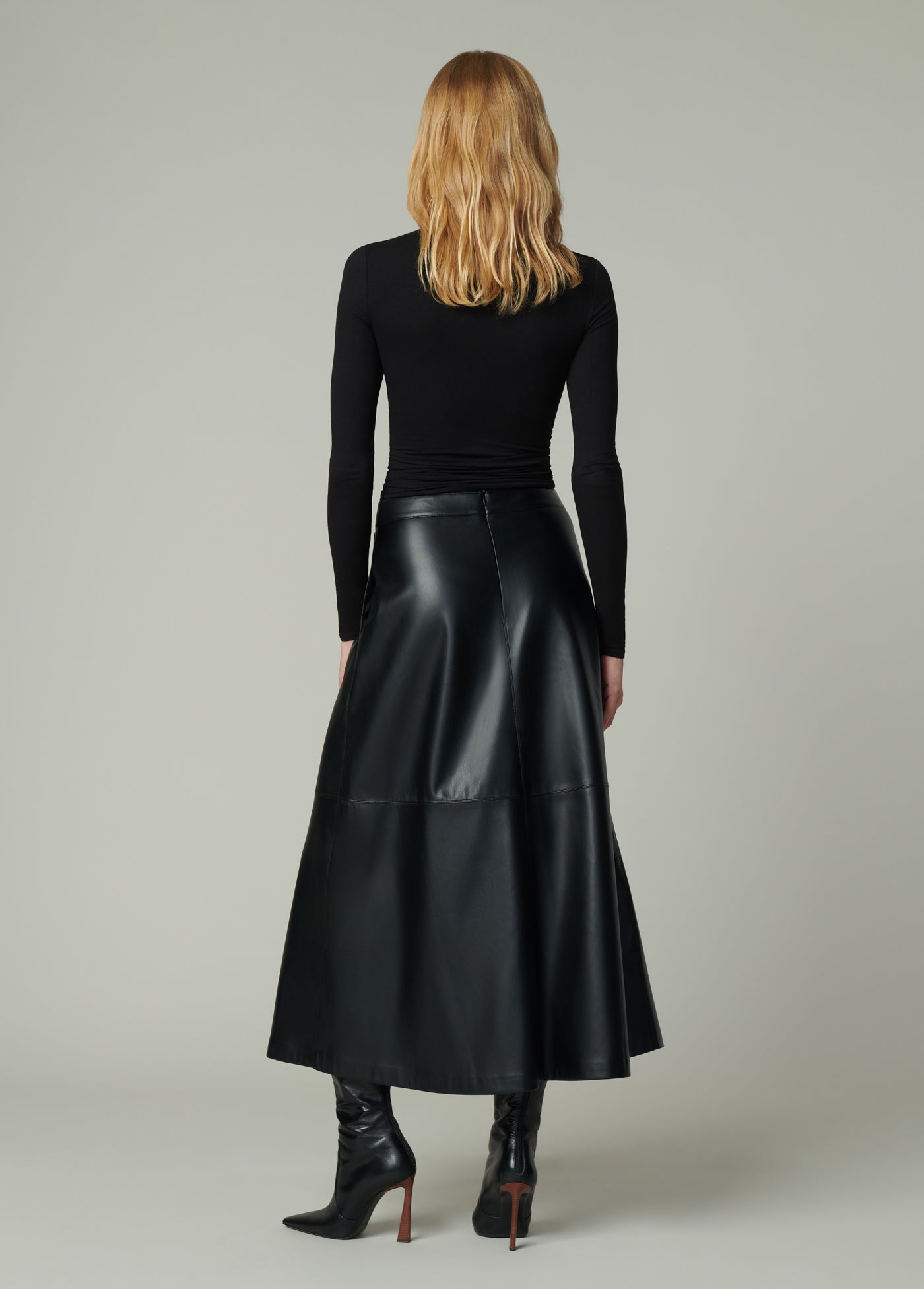 THE TAVI VEGAN LEATHER SKIRT - Image 7