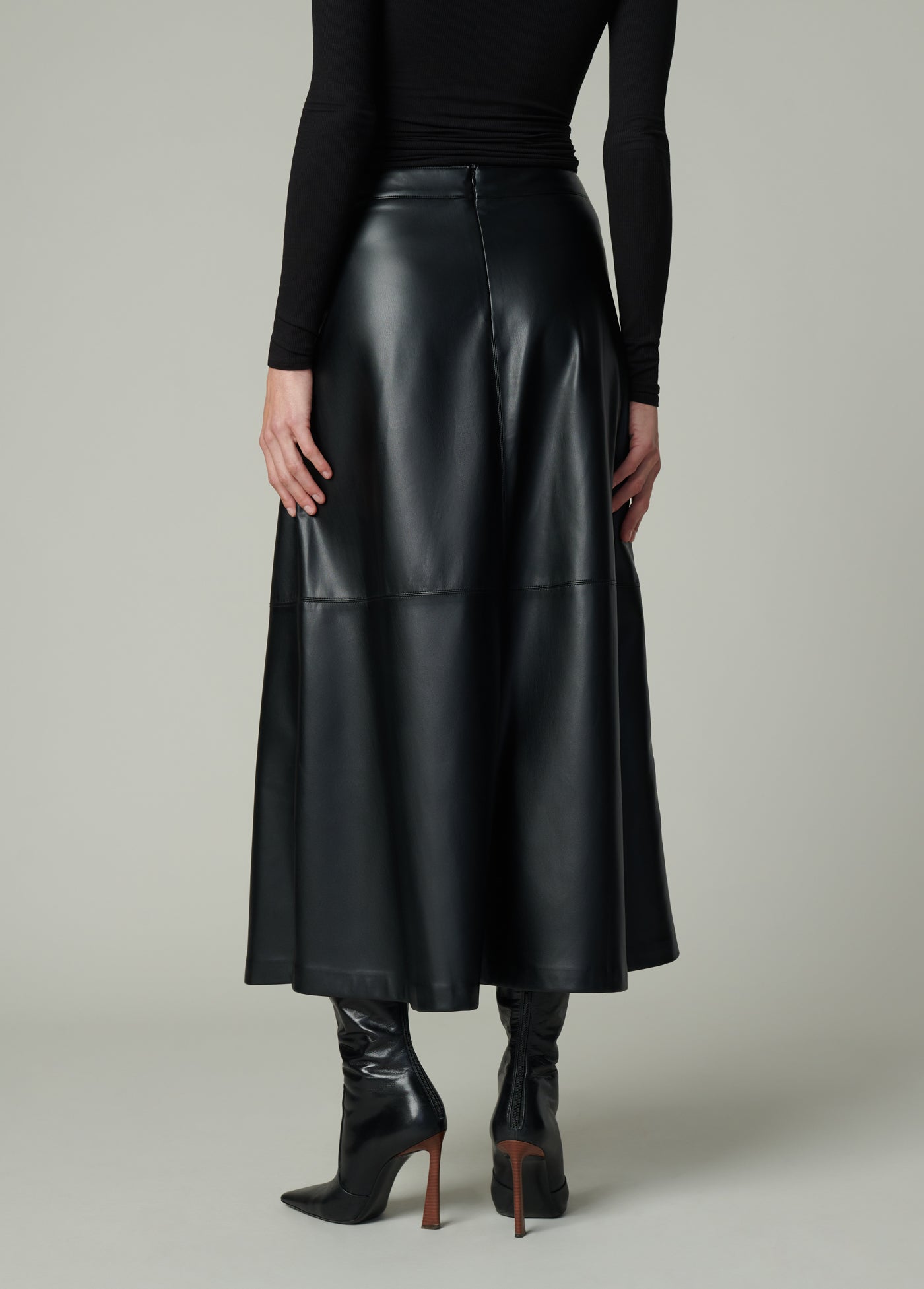 THE TAVI VEGAN LEATHER SKIRT - Image 5